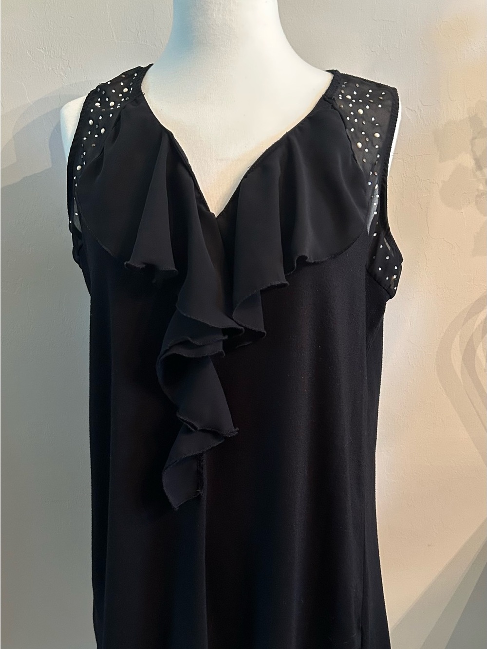 French Laundry Women’s Sz L Vlack Ruffle Beaded Work Casual V-Neck Sleeveless